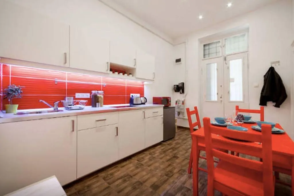 Budget Apartment By Hi5-Kiraly 99 Budapest 0*,  Hungary